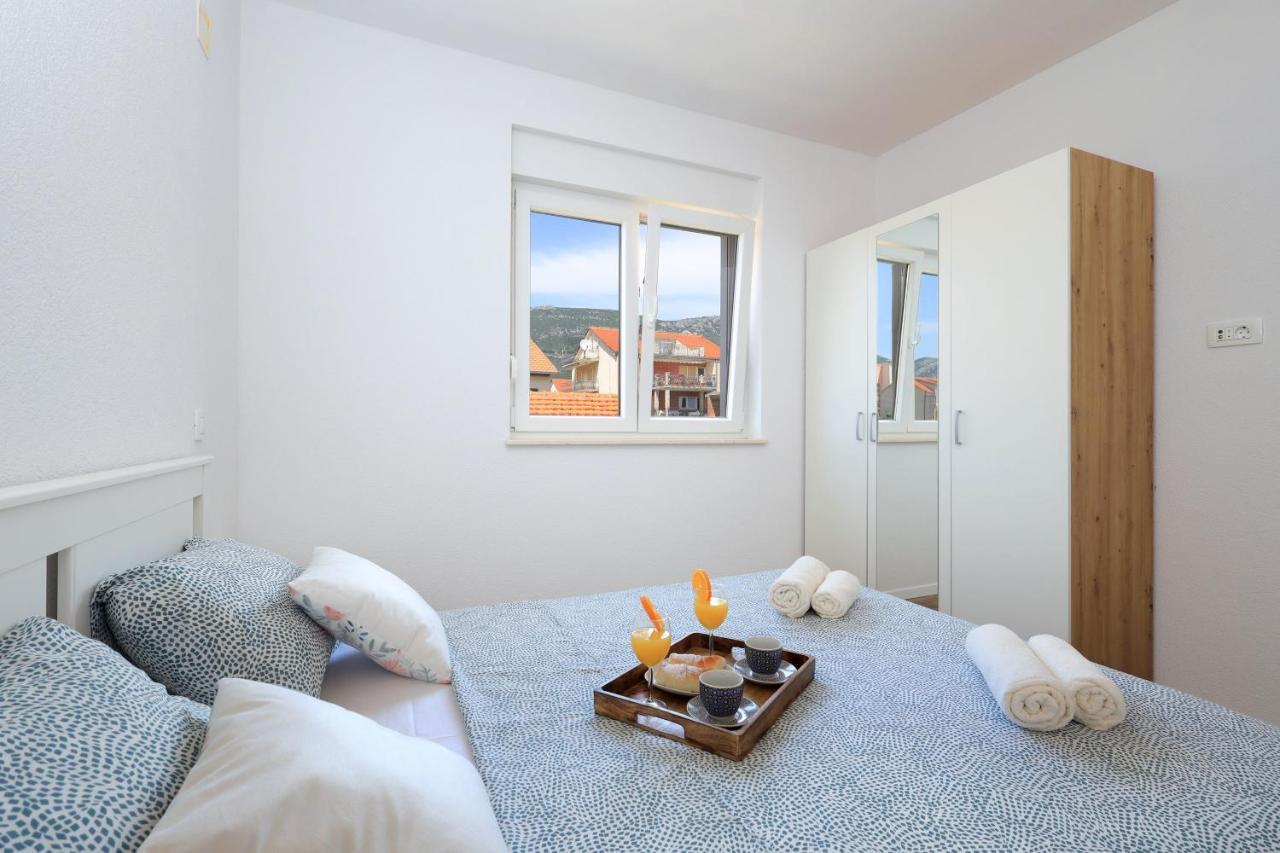 Bonaca Apartments With Terrace And Private Parking Kaštela Exterior foto